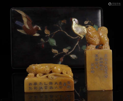 PAIR OF YAOHUA MARK TIANHUANG STONE DRAGON SEALS