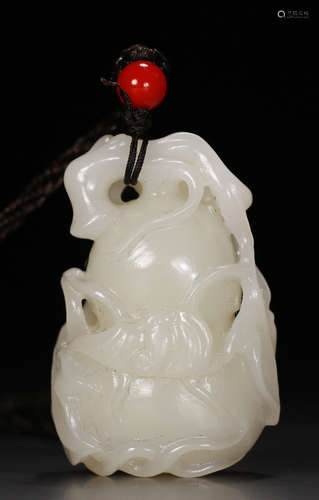 HETIAN JADE GOURD SHAPE PENDANT