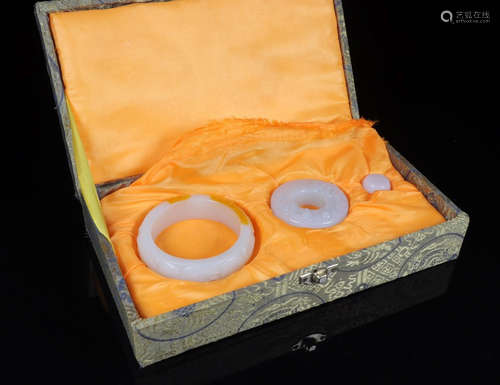 SET OF HETIAN JADE BANGLE&BELT BUCKLES