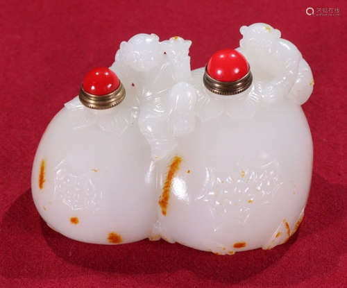 QIANLONG MARK XINJIANG HETIAN JADE SNUFF BOTTLE