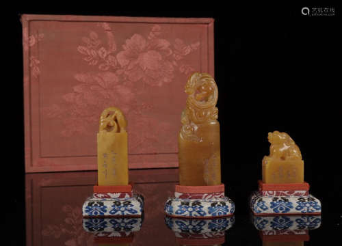 SET OF HUANGYI MARK TIANHUANG STONE DRAGON SEALS