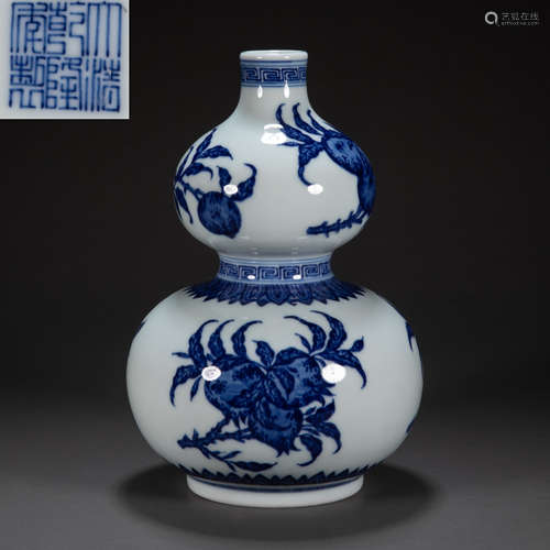 BLUE AND WHITE GOURD BOTTLE, QING DYNASTY, CHINA