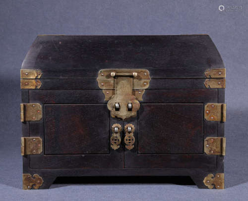 CHINESE RED SANDALWOOD DRESSING BOX, QING DYNASTY