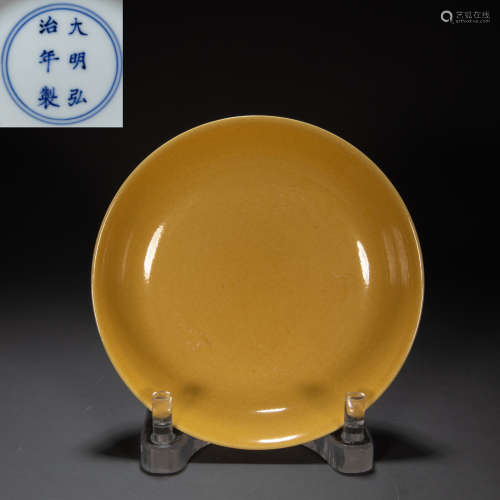 CHINESE MING DYNASTY YELLOW GLAZED PLATE