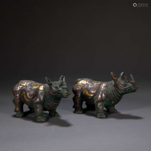 A PAIR OF RHINOS INLAID WITH GOLD, HAN DYNASTY, CHINA