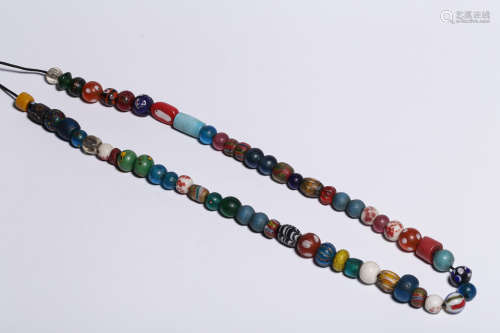CHINESE QING DYNASTY COLORED GLAZE NECKLACE