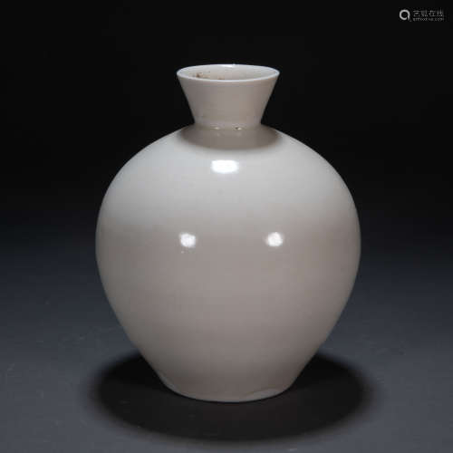 DING WARE VASE, NORTHERN SONG DYNASTY