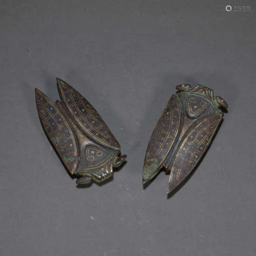 A PAIR CICADAS INLAID WITH GOLD, HAN DYNASTY, CHINA