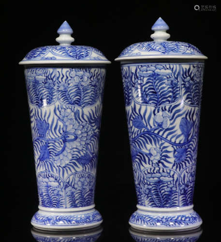 PAIR OF BLUE&WHITE GLAZE FLORAL PATTERN CUPS