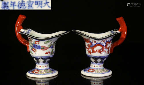 PAIR OF XUANDE MARK WUCAI GLAZE PHOENIX PATTERN CUPS