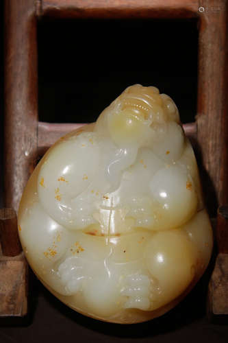 XINJIANG HETIAN JADE BEAST SHAPE PENDANT