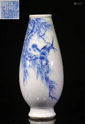 WANGBU MARK BLUE&WHITE GLAZE FLOWER PATTERN VASE