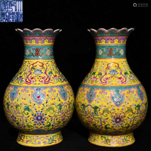 QIANLONG MARK YELLOW FAMILLE ROSE GLAZE VASE