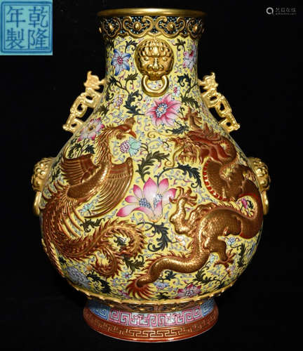 QIANLONG MARK FAMILLE ROSE DRAGON PHOENIX VASE