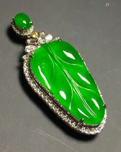 ICY GREEN JADEITE LEAF SHAPE PENDANT