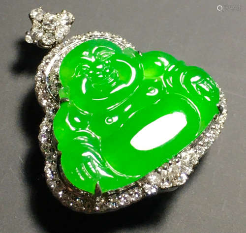 GREEN JADEITE BUDDHA PATTERN PENDANT