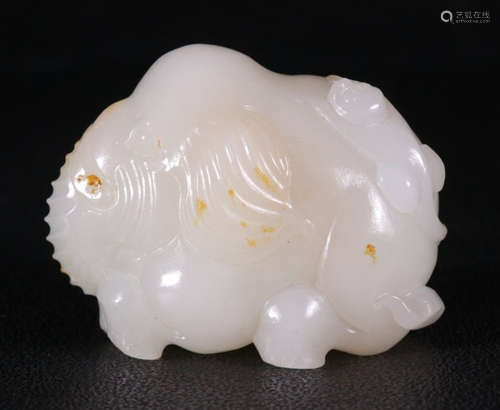 HETIAN JADE SEED CARVED PENDANT