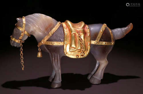 AGATE WITH GILT DECORATED HORSE PENDANT