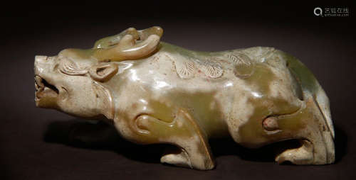 ANTIQUE JADE CARVED BEAST SHAPED PENDANT