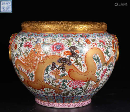 QIANLONG MARK FAMILLE ROSE GLAZE JAR