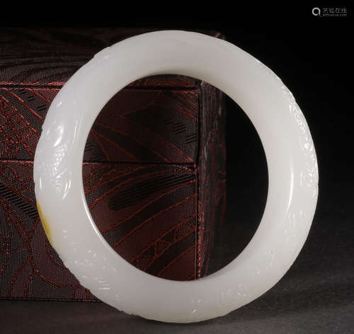 XINJIANG HETIAN JADE CARVED BANGLE