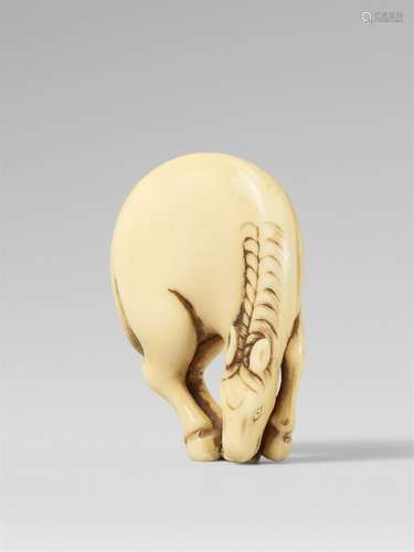 A good ivory netsuke of a grazing horse. Late 18th/early 19t...