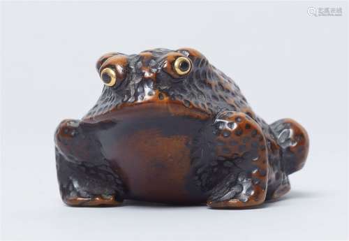 A boxwood netsuke of a toad. 18th century