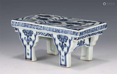 A CHINESE BLUE AND WHITE PORCELAIN INKBED