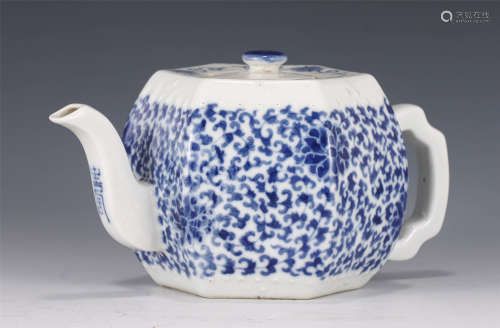A CHINESE BLUE AND WHITE PORCELAIN TEAPOT