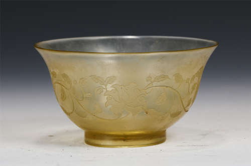 A CHINESE PEKING GLASS CUP