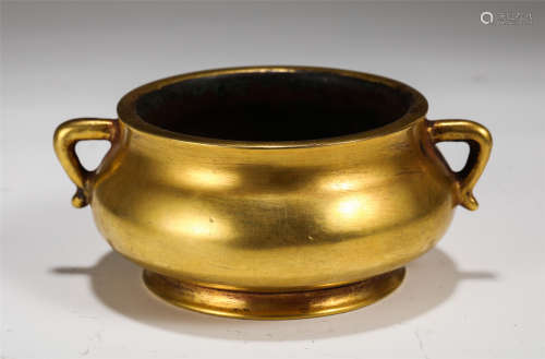 A CHINESE GILT BRONZE DOUBLE HANDLE INCENSE BURNER