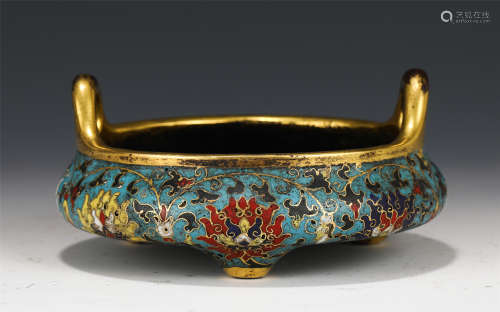 A CHINESE CLOISONNE DOUBLE HANDLE TRIPLE FOOT INCENSE BURNER