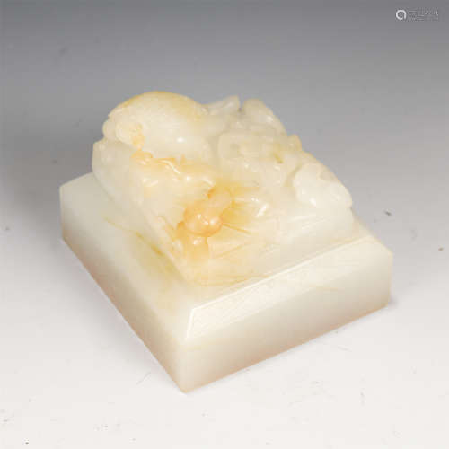 A CHINEE JADE CARVED SQUARE SEAL