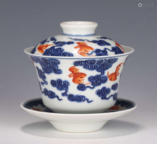 A CHINESE BLUE AND WHITE PORCELAIN TEA CUP