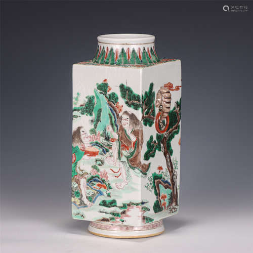 A CHINESE FAMILLE ROSE PORCELAIN VASE