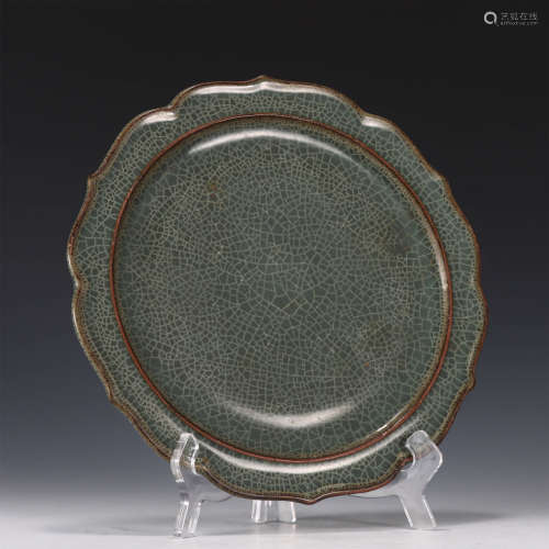 A CHINESE GUAN TYPE GLAZED PORCELAIN VIEWS PLATE