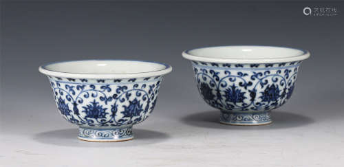 A PAIR OF CHINESE BLUE AND WHITE PORCELAIN CUPS