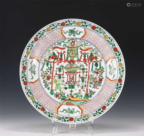 A CHINESE WUCAI PORCELAIN PLATE