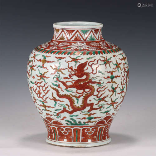 A CHINESE RED GREEN GLAZED PORCELAIN JAR