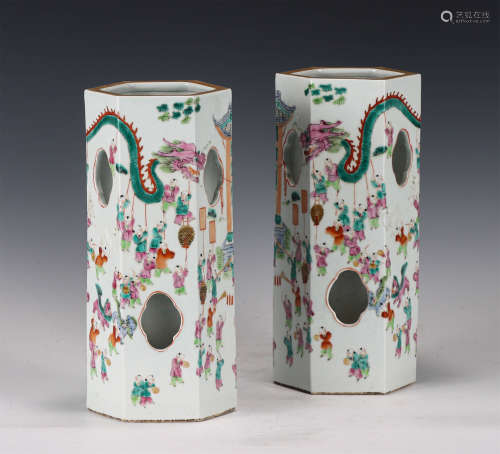 A PAIR OF CHINESE FAMILLE ROSE PORCELAIN HAT BARRELS