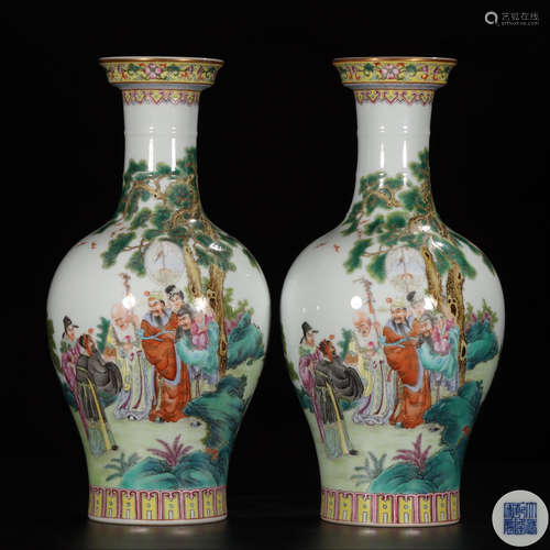 A Pair of Pastel Gold Character Story Bottles