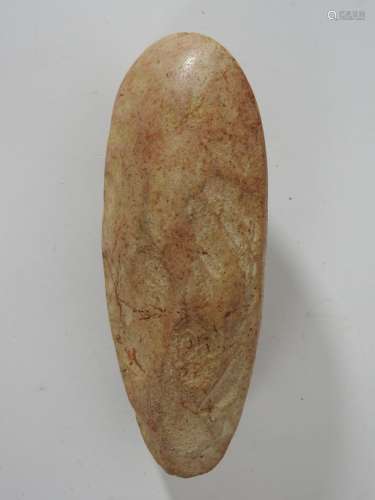 新石器时代的抛光燧石斧，长：18厘米。