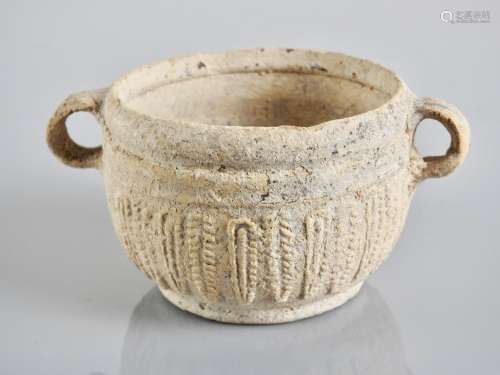 陶器罐头.原样.巨孔。第一世纪.长:12cm.