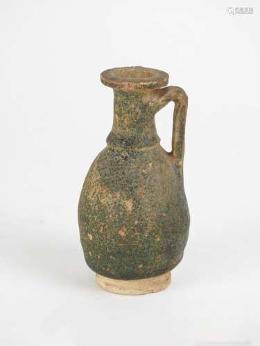 釉陶瓶，罗马时期。高：11.5厘米。