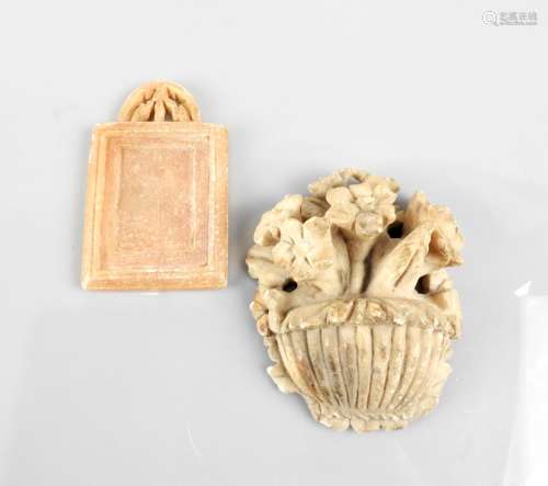 两件物品，硬脂石或其他.波斯，约十九世纪