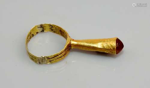 端部有宝石的管状环金和玛瑙戒指，大概修复后为1.7厘米。拜占庭时期