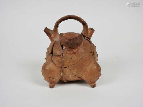 蟾蜍形状的杯状花瓶。约Xès.H:15cm。