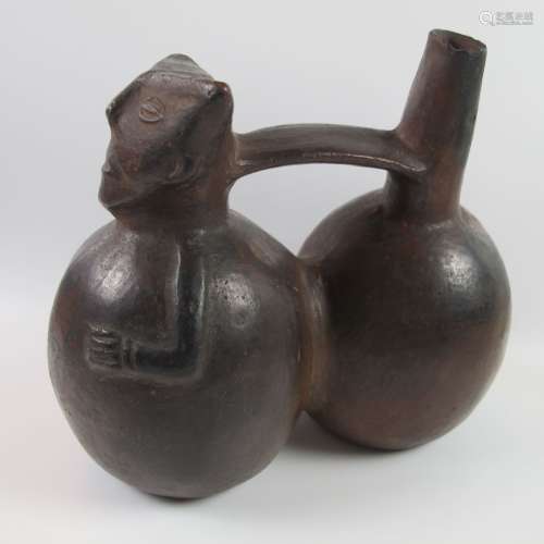 双腹花瓶一个代表尊贵的猫科动物表情。棕色赤陶和咖啡红。前收藏家...