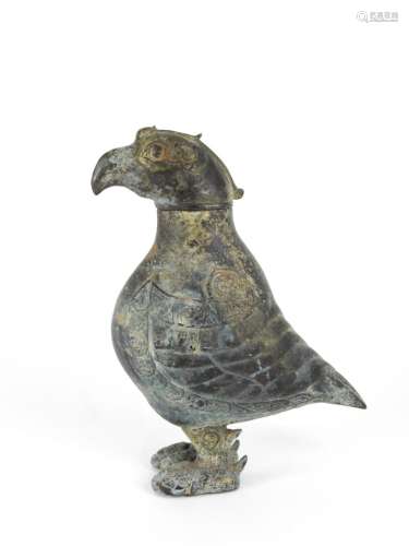 纹饰铜鸟，古朝风格。高：36厘米。