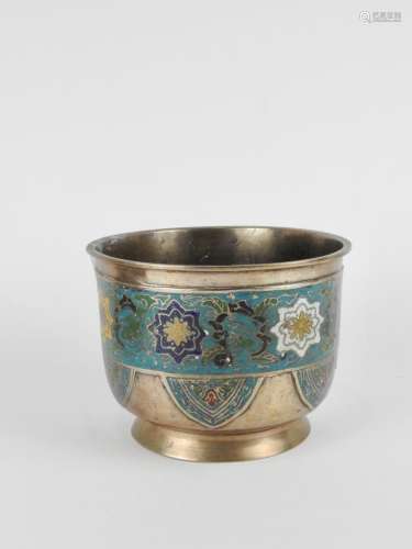 青铜景泰蓝壶.中国19世纪。基地缺失。D:19厘米。